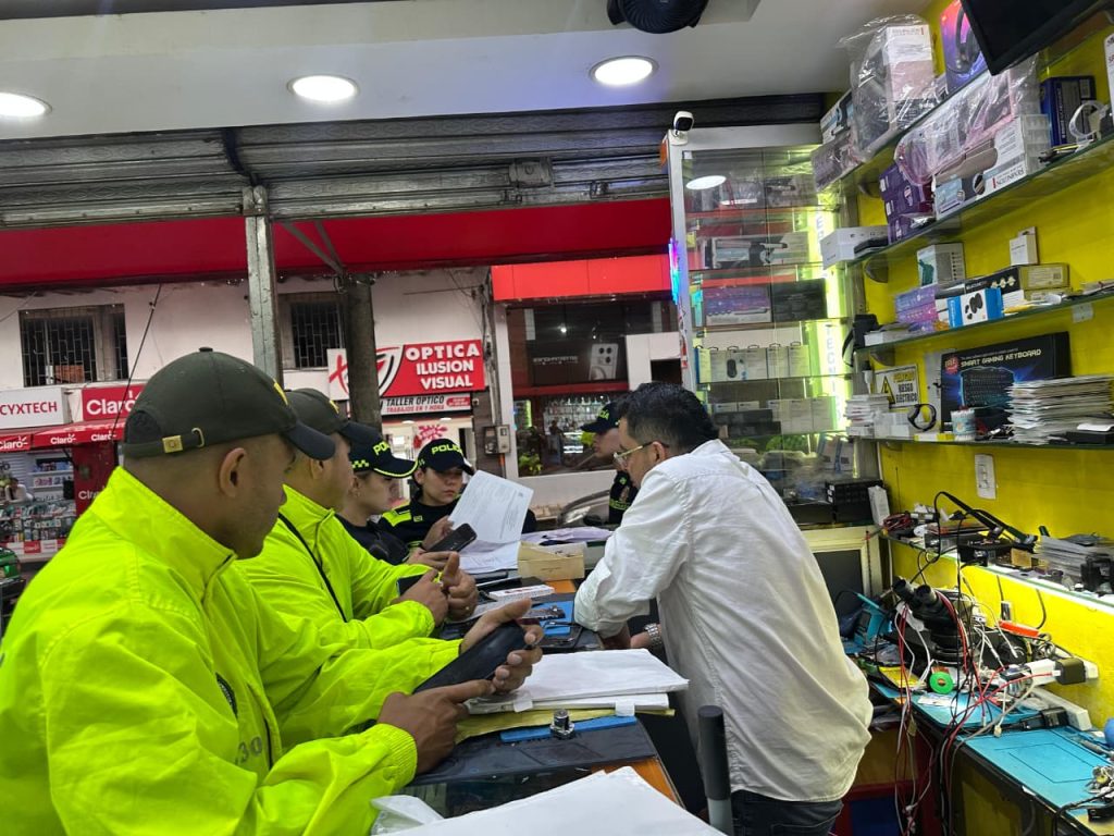 Operativos de seguridad en compraventas dejan cierre temporal de establecimientos en Colombia