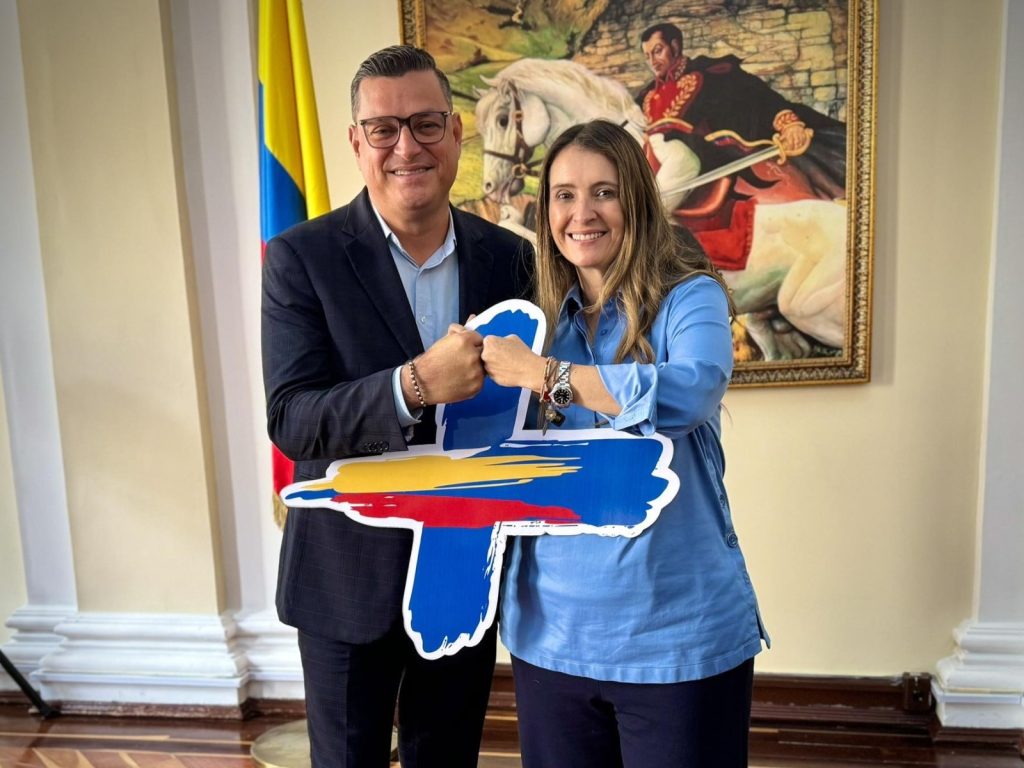 Paloma Valencia junto al representante electo Darwin Castellanos hablando sobre elecciones presidenciales 2026 en el Meta