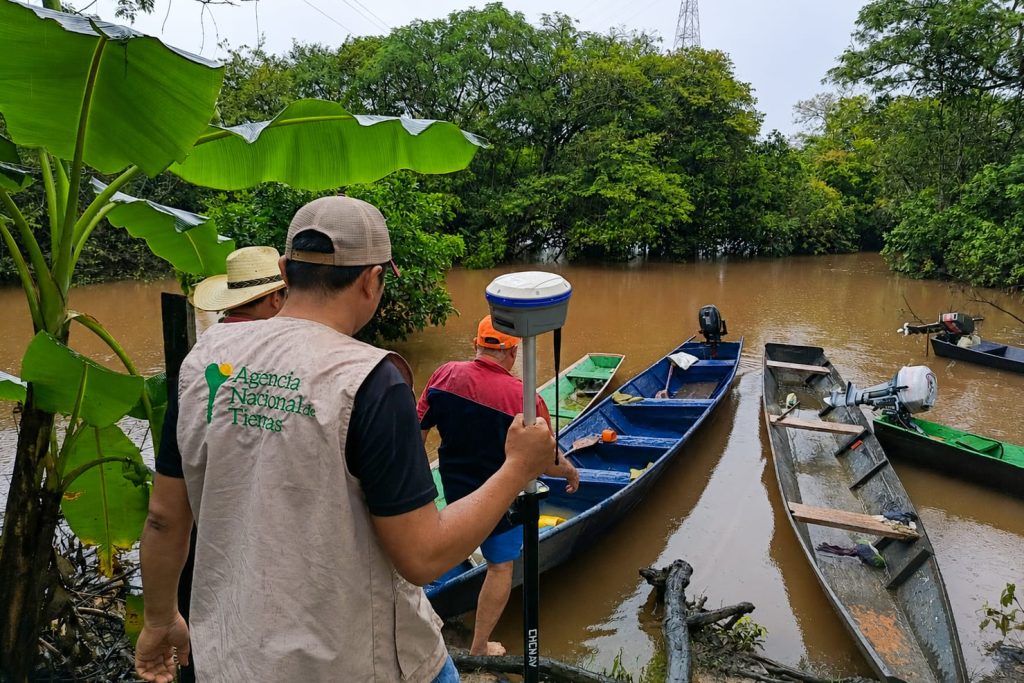 La Agencia Nacional de Tierras adelanta actividades de caracterización social y levantamiento técnico en el predio Bello Horizonte, un terreno de más de 1.300 hectáreas ubicado en Puerto López, Meta, que beneficiará a familias campesinas mediante procesos de formalización rural.