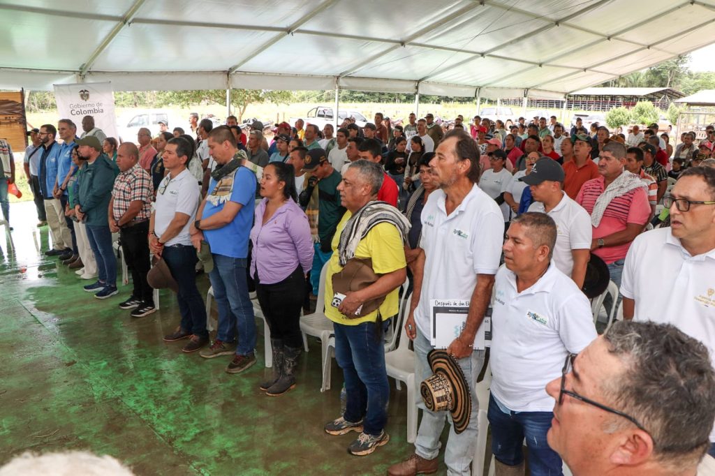 Campesinos y representantes institucionales participan en la audiencia pública de la Zona de Reserva Campesina Río Cafre en Puerto Rico Meta.