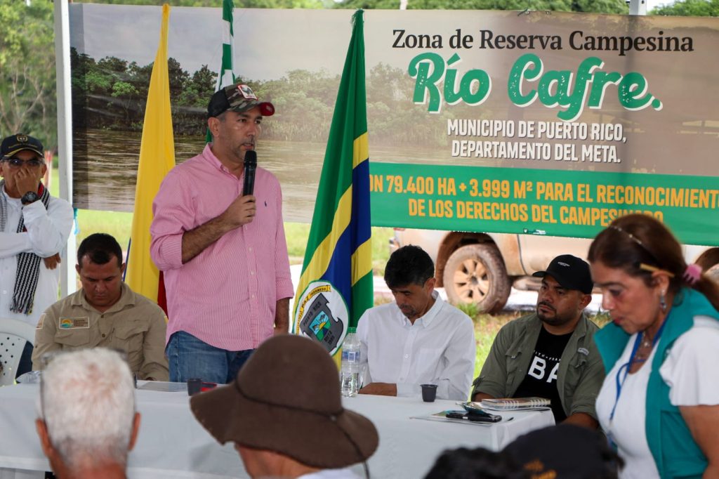 Campesinos y representantes institucionales participan en la audiencia pública de la Zona de Reserva Campesina Río Cafre en Puerto Rico Meta.