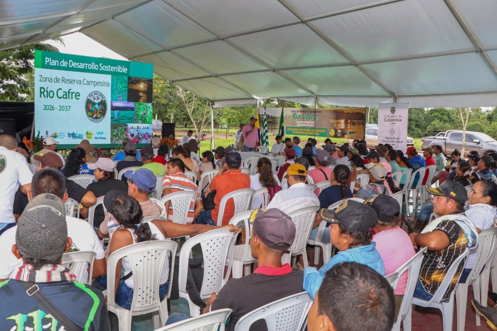 Campesinos y representantes institucionales participan en la audiencia pública de la Zona de Reserva Campesina Río Cafre en Puerto Rico Meta.