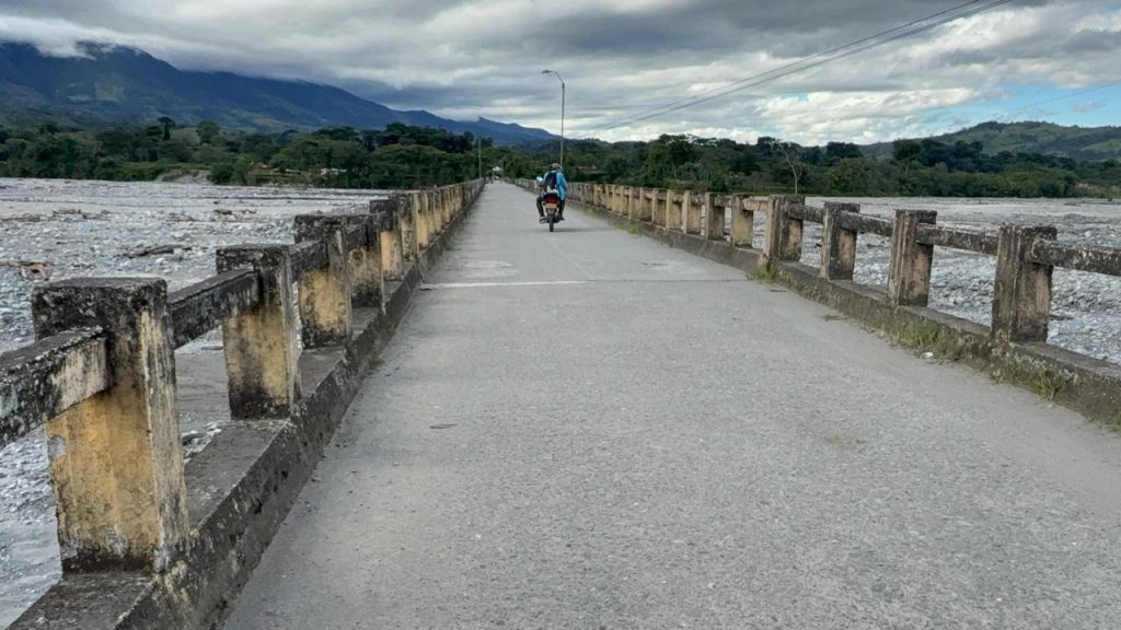 Puente La Reconciliación sobre el río Guape en Lejanías, Meta