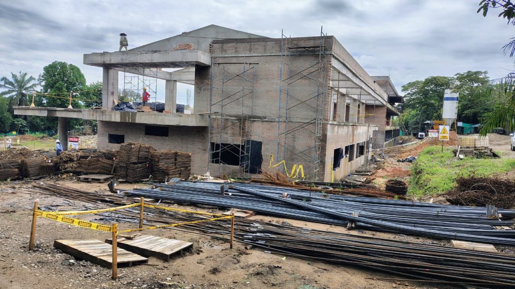 Vista panorámica del megacolegio Alfonso López Pumarejo, que registra un 62 % de avance en su construcción en Alto Pompeya, Villavicencio.