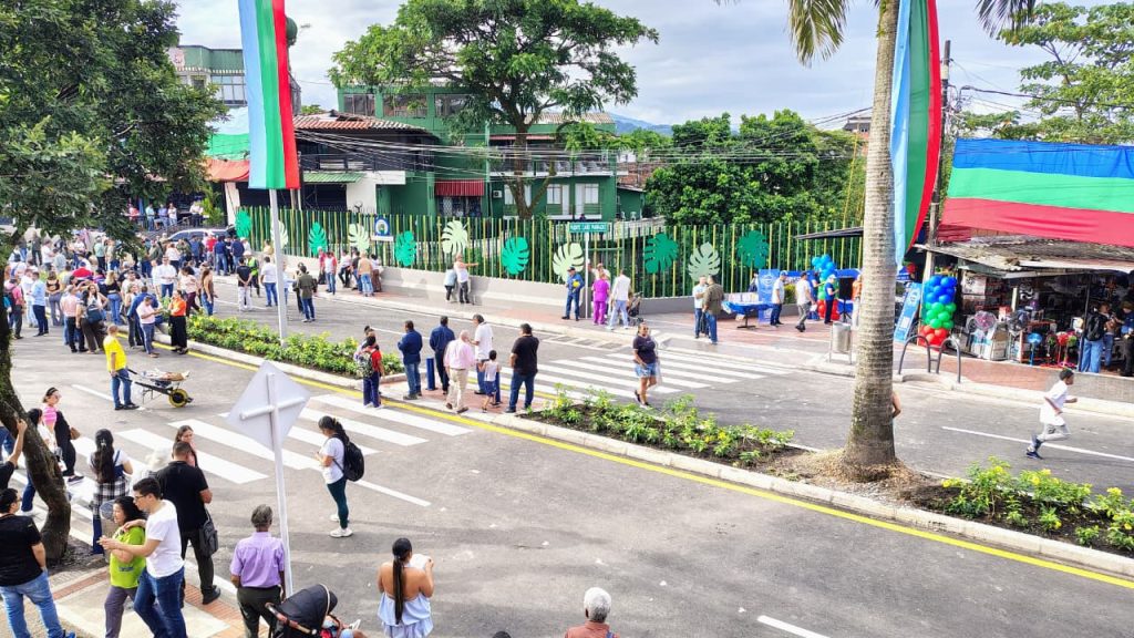 Vista general del nuevo Puente Villa Julia durante la entrega oficial en Villavicencio, Meta.