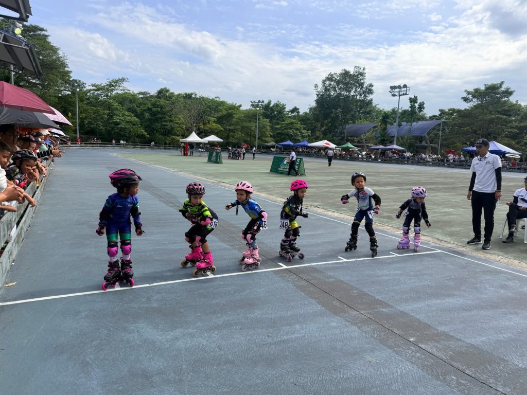Deportistas de Cofrem participan en competencia de patinaje en Castilla La Nueva