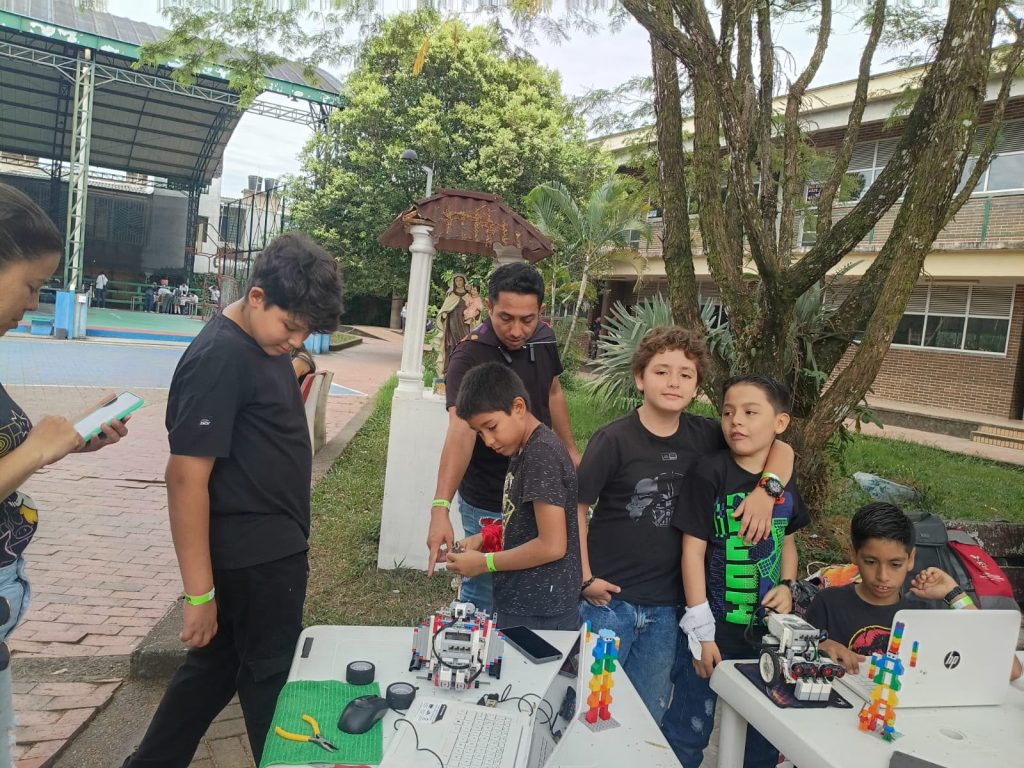 Estudiantes del Instituto Técnico Cofrem participan en competencia de robótica en Villavicencio