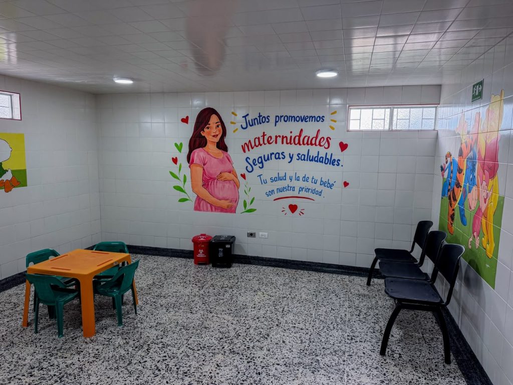 Alcalde Alexander Baquero durante la entrega del centro de salud restaurado de Buenavista