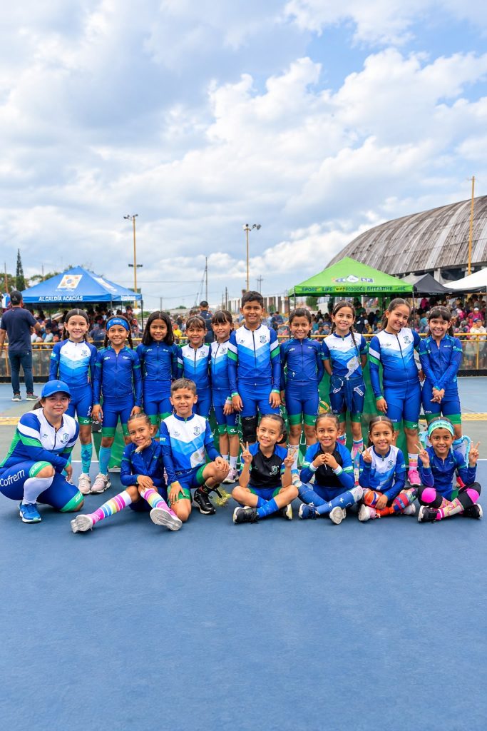 Equipo de patinaje Cofrem que participó en el Departamental Interclubes 2026 en Acacías
