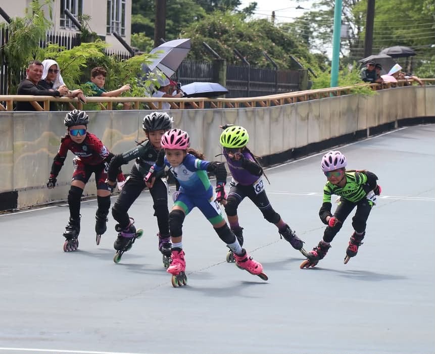 Patinadores de Cofrem compiten durante el V Departamental Interclubes 2026 en Acacías, Meta